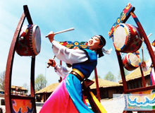 Tanzende Frauen von Chaoxian minderheiten 